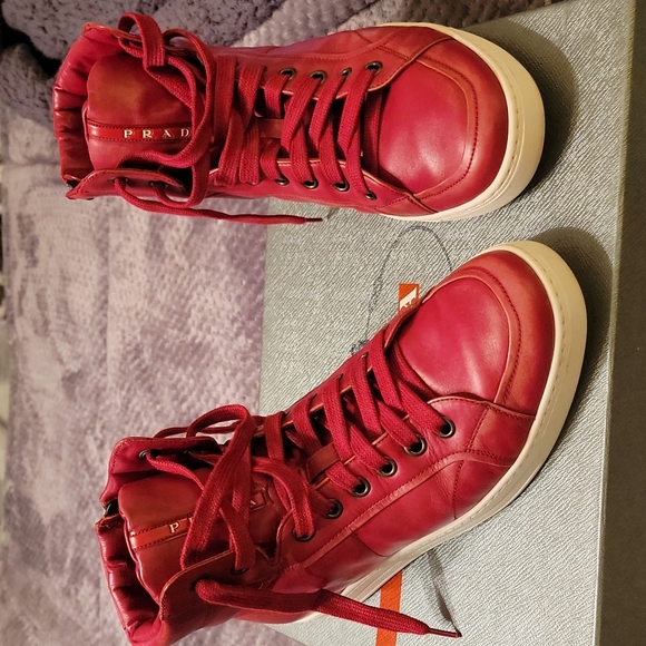 PRADA RED SNEAKER BOOT W/ GREY DRAW STRING BAG (USED) - Picture 2 of 7